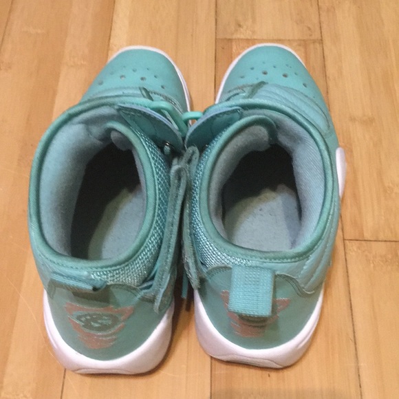 Nike - Picture 2 of 2